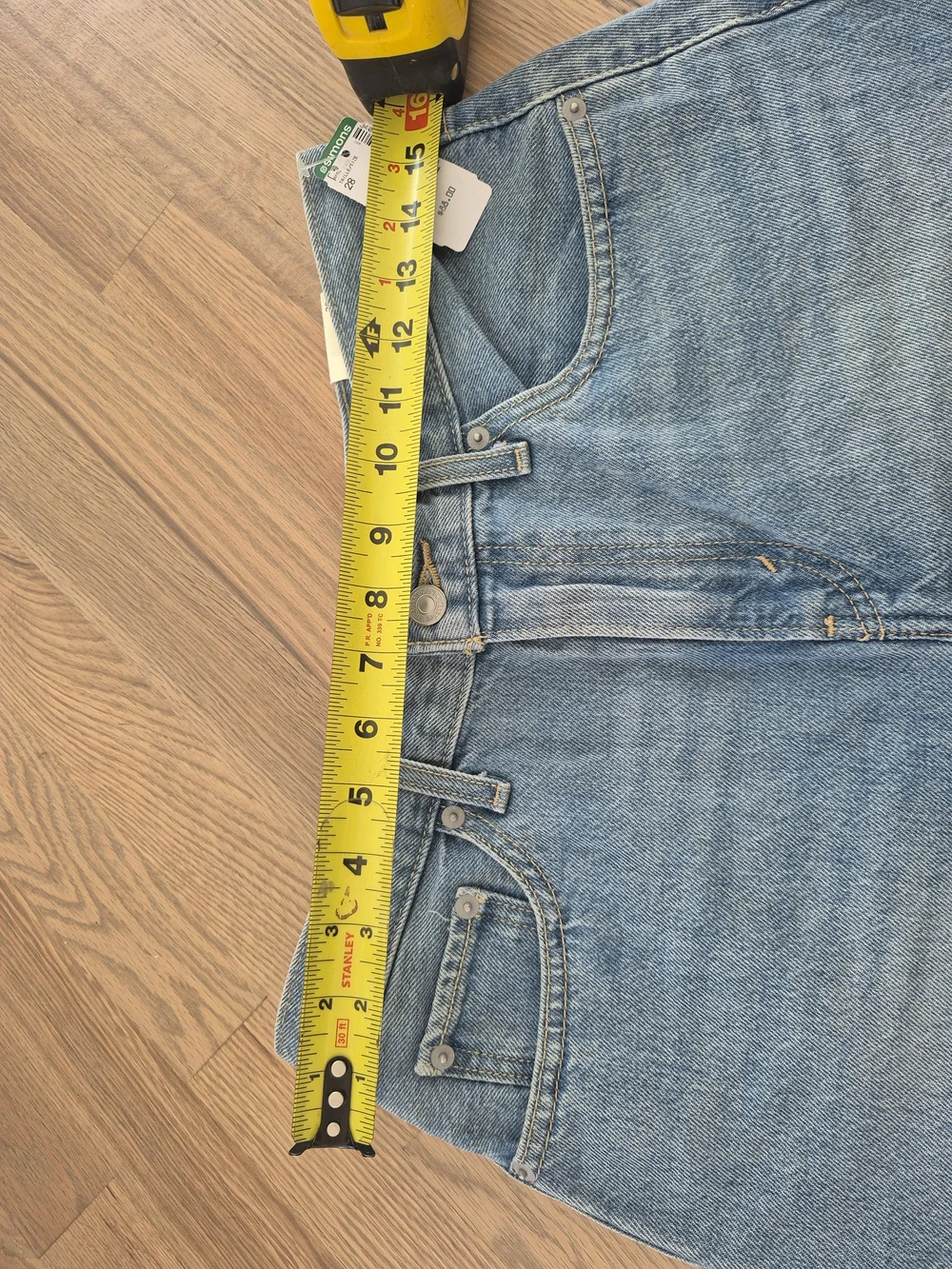 Levi's Classic High-Rise Women's Denim Shorts - Light Blue - Picture 7 of 11